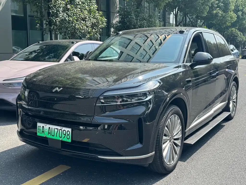 Onvo L90 2025 Max мест