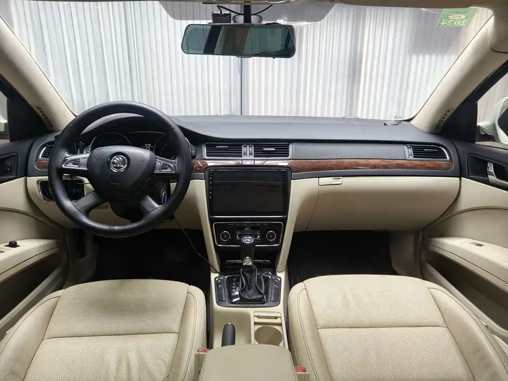 Skoda Superb — миниатюра 13