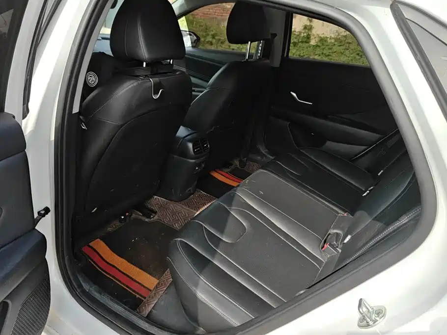 Hyundai Elantra — миниатюра 11