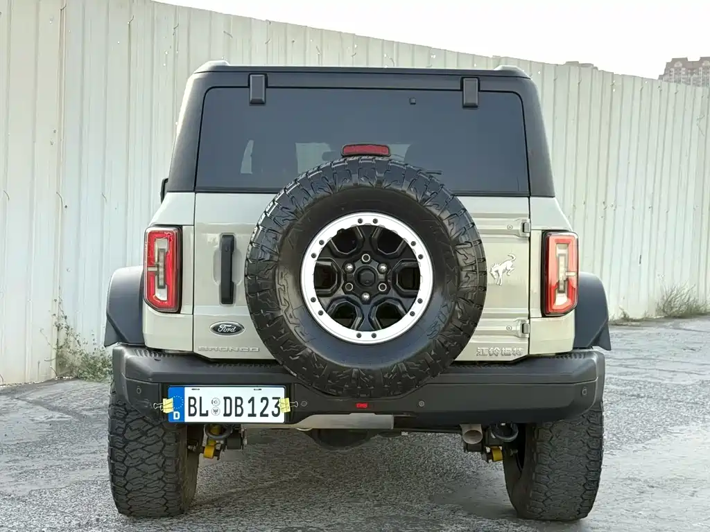 Ford Bronco — миниатюра 8