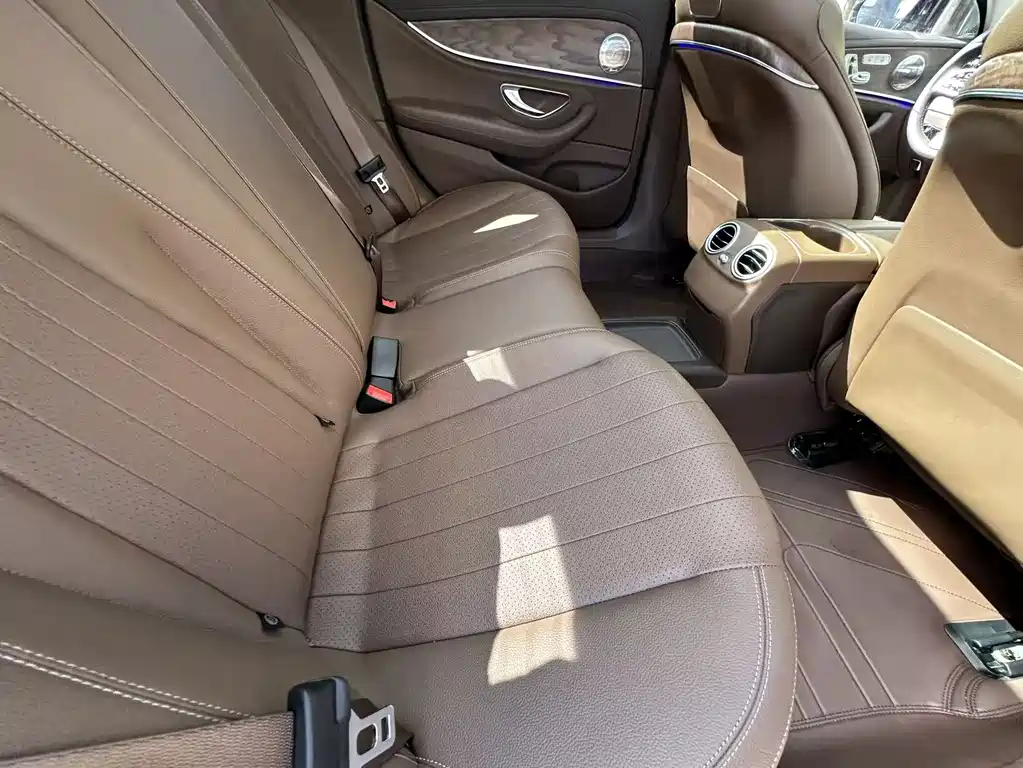 Mercedes-Benz E-Class — миниатюра 33