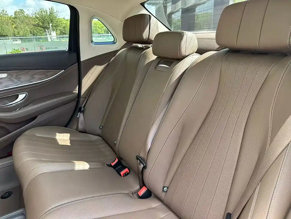 Mercedes-Benz E-Class — миниатюра 16