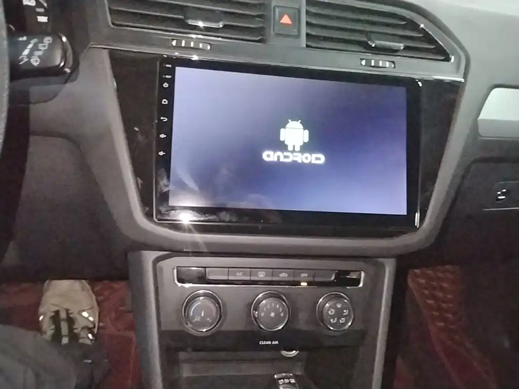 Volkswagen Tiguan L — миниатюра 13
