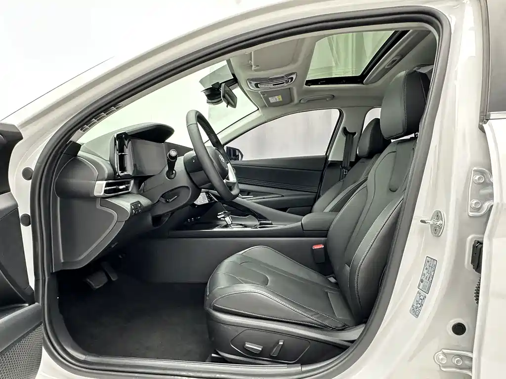 Hyundai Elantra — миниатюра 4