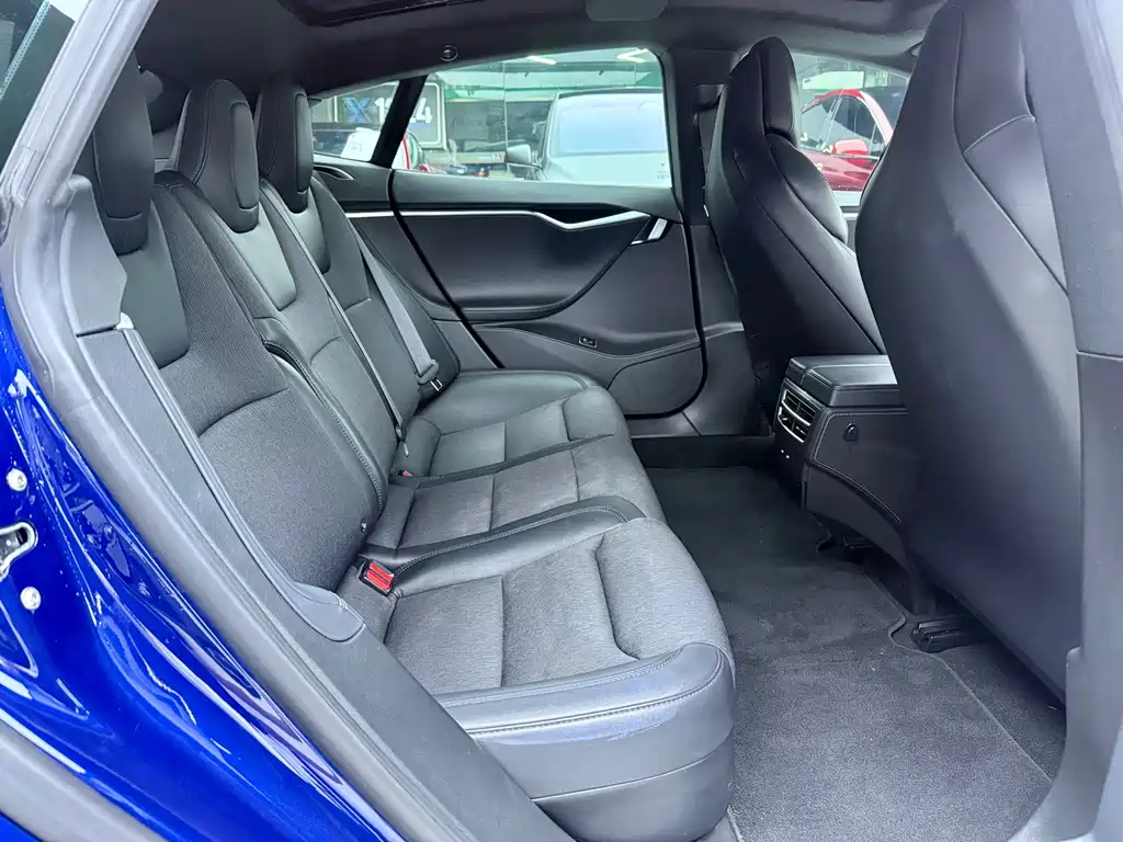 Tesla Model S — миниатюра 12
