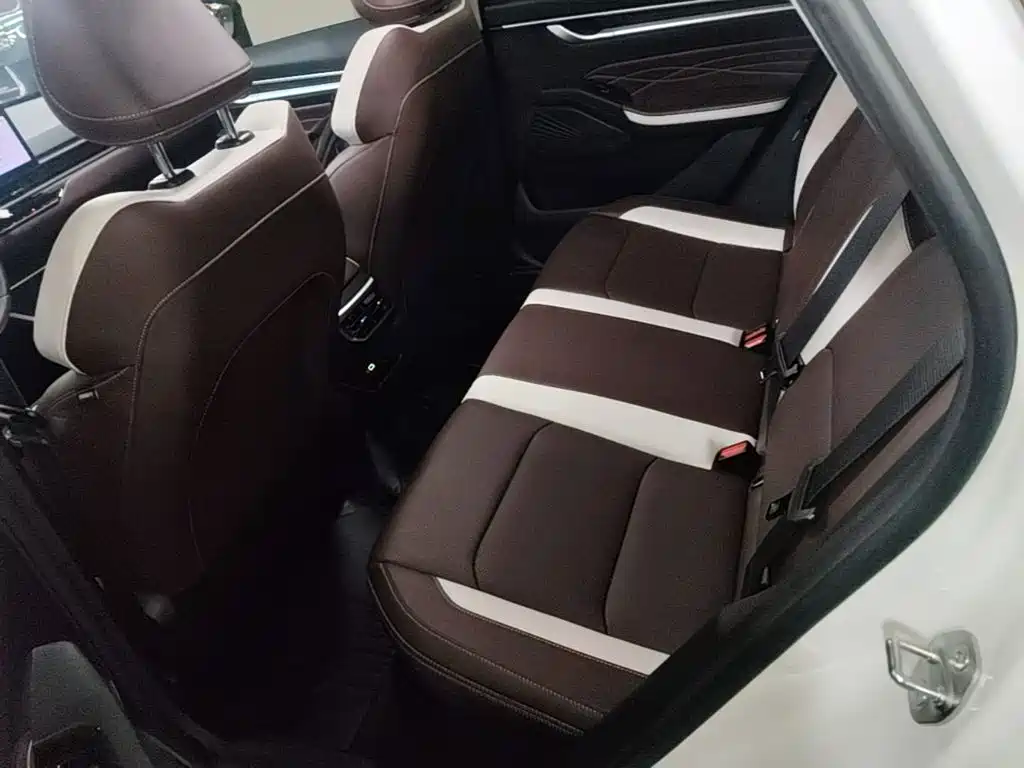 Geely Emgrand — миниатюра 17