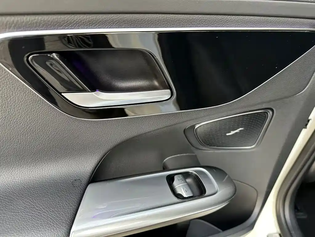 Mercedes-Benz C-Class — миниатюра 20