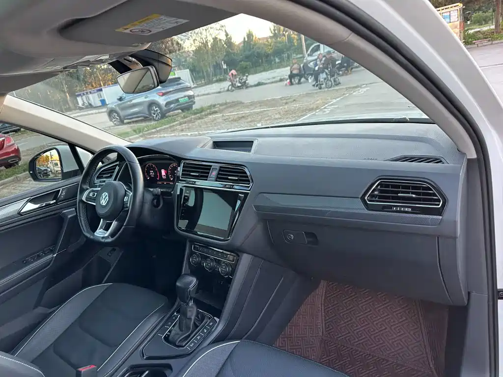 Volkswagen Tiguan L — миниатюра 16