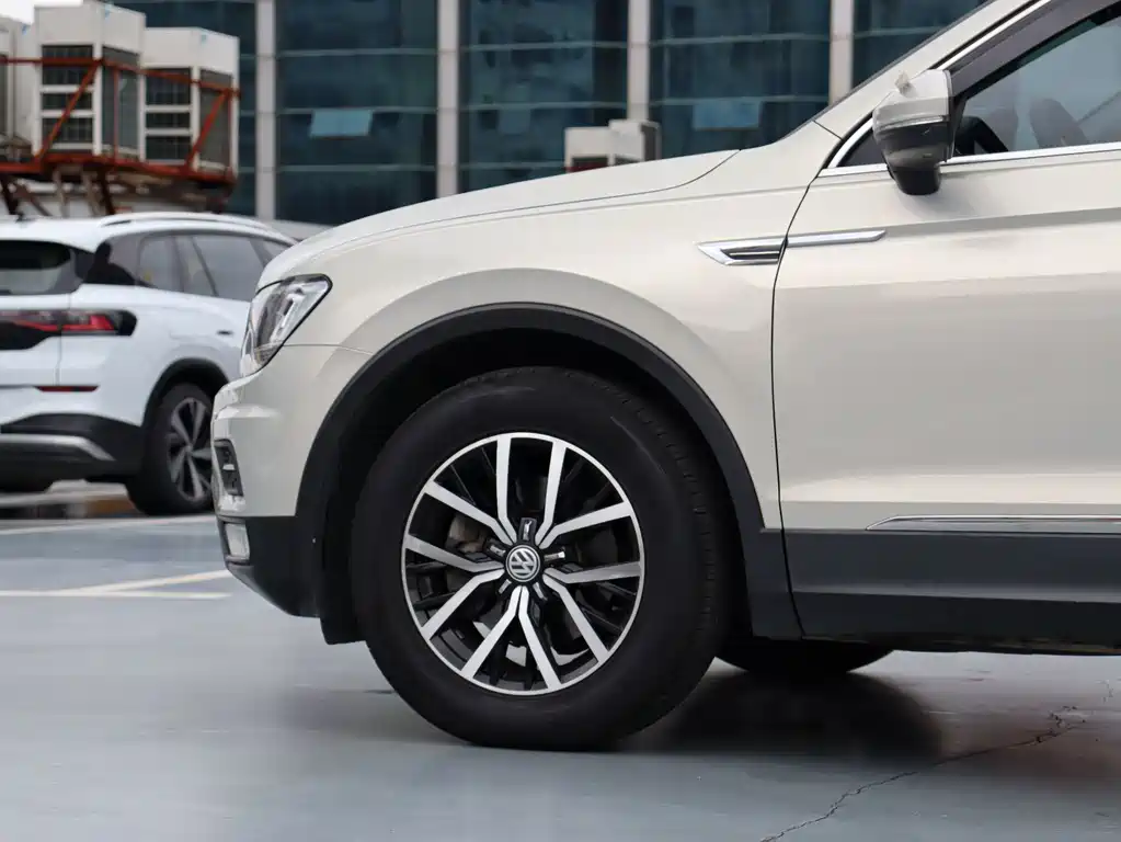 Volkswagen Tiguan L — миниатюра 18