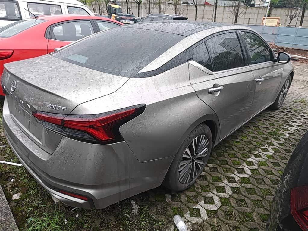 Nissan Teana 2.0 л 2025 г. Серебристо-серый, пробег 12500 км