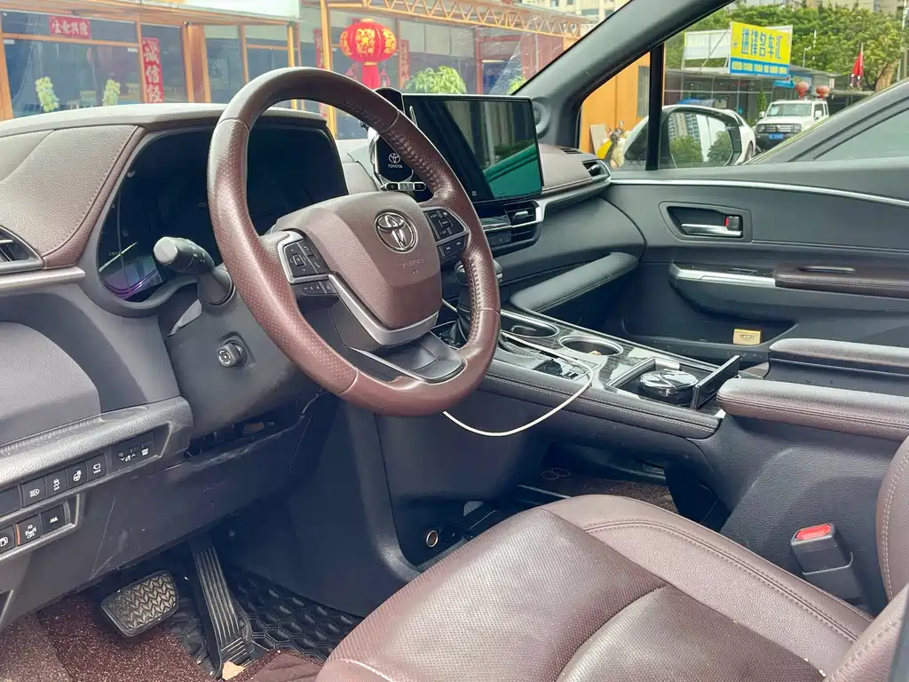 Toyota Sienna — миниатюра 5