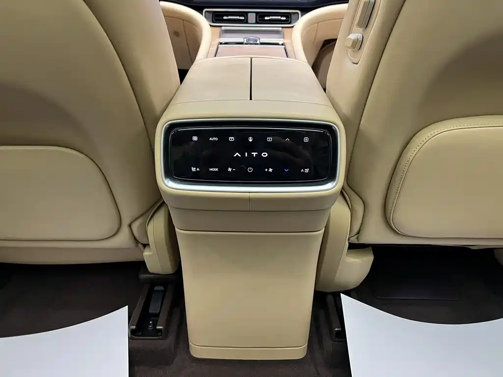 AITO ASK THE WORLD M9