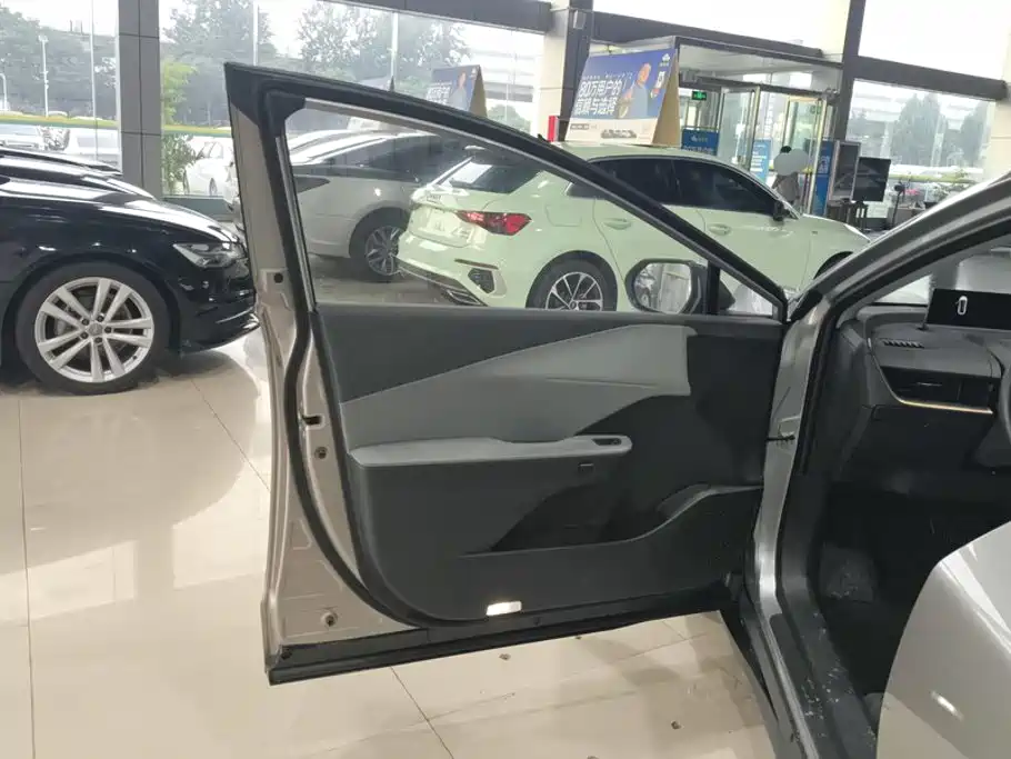 Toyota bZ3 — миниатюра 7