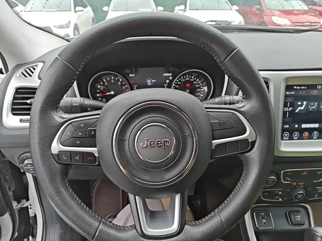 Jeep Compass — миниатюра 11