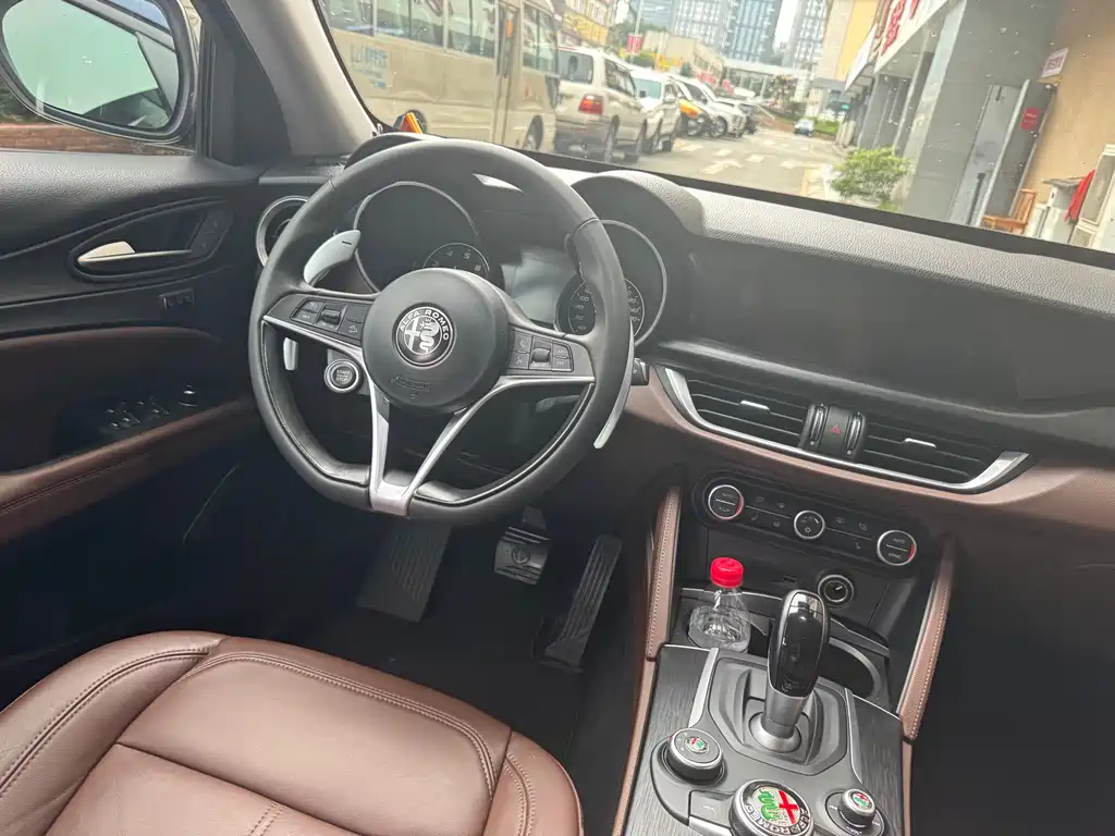 Alfa Romeo Stelvio 2017 2.0T 200HP Elite