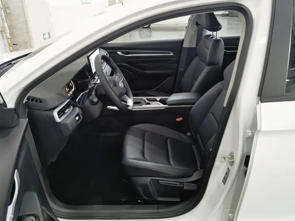 Geely Emgrand 2025 4 1.5L CVT