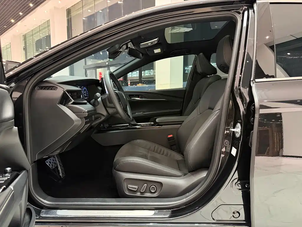 Toyota Camry 2024 2.0HXS Sport Plus