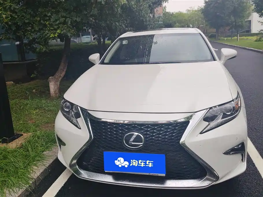 Lexus ES 2016 200 Midnight