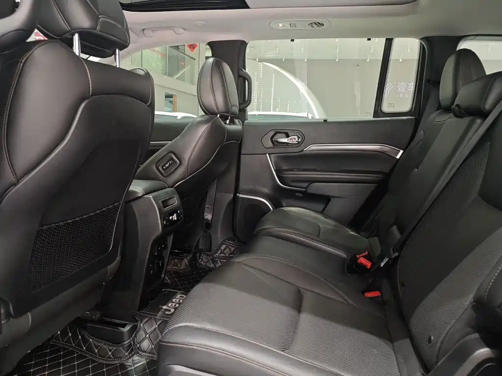 JEEP GRAND COMMANDER