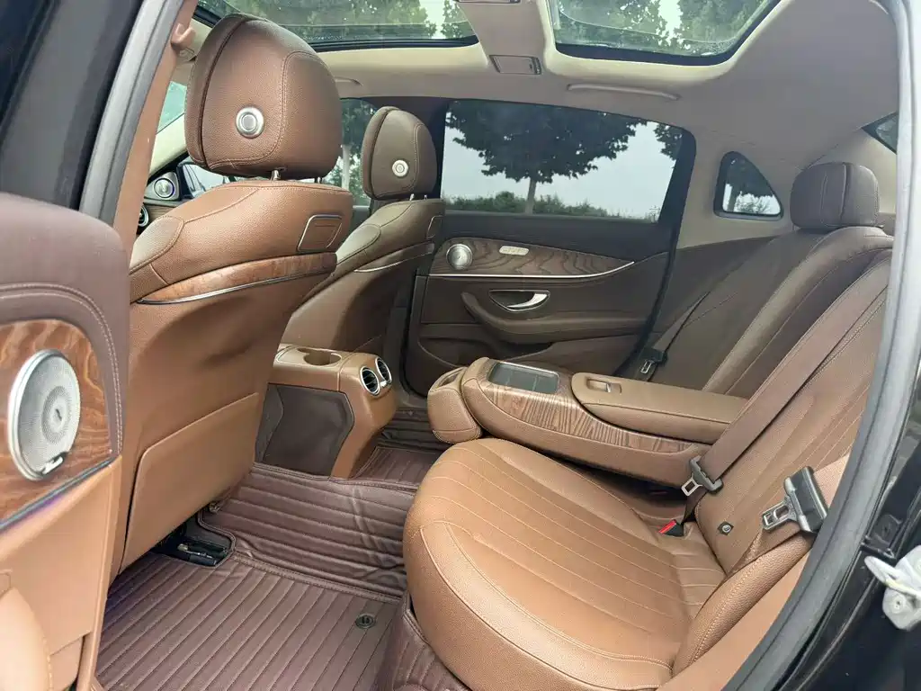 Mercedes-Benz E-Class — миниатюра 6