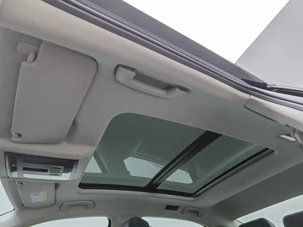 Volkswagen Passat PHEV — миниатюра 14