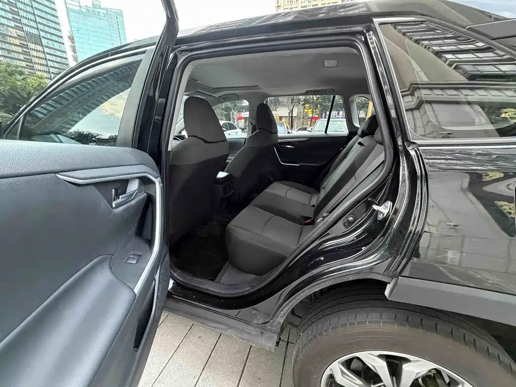 Toyota RAV4 2024 2.0L CVT