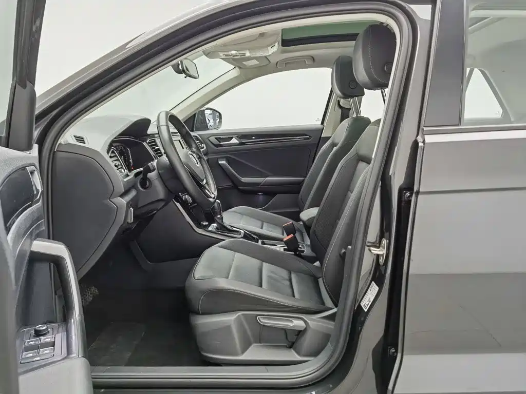 Volkswagen T-Roc — миниатюра 10