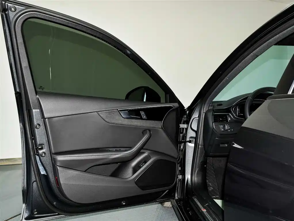 Audi A4L 2024 40 TFSI Luxury