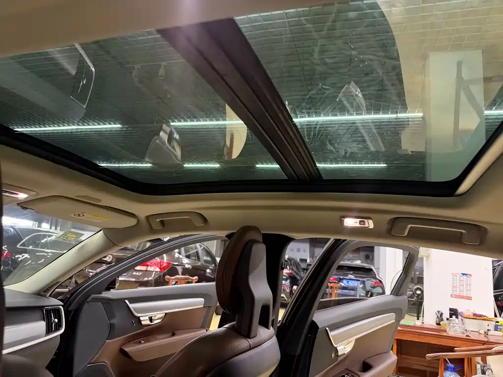 Volvo S90 — миниатюра 10