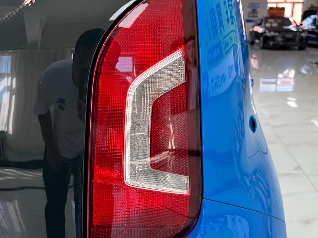 Volkswagen up! — миниатюра 8