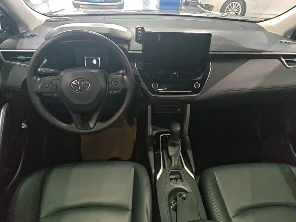Toyota Corolla Cross — миниатюра 10