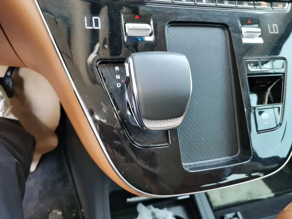 Hongqi Hongqi HQ9 PHEV — миниатюра 10