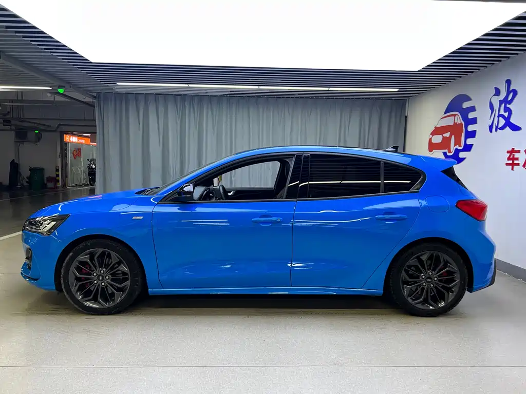 Ford Focus 2022 EcoBoost 180 AT ST Line