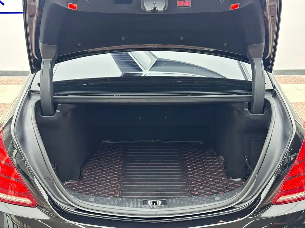 Mercedes-Benz S-Class — миниатюра 32