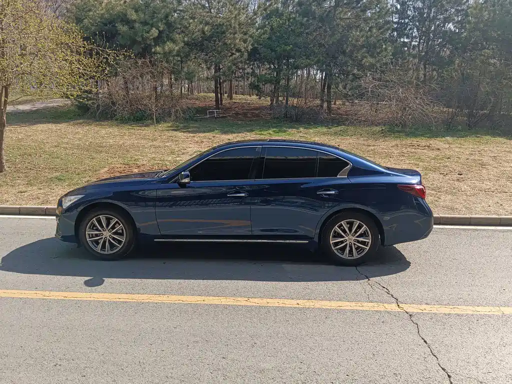 INFINITI Q50L
