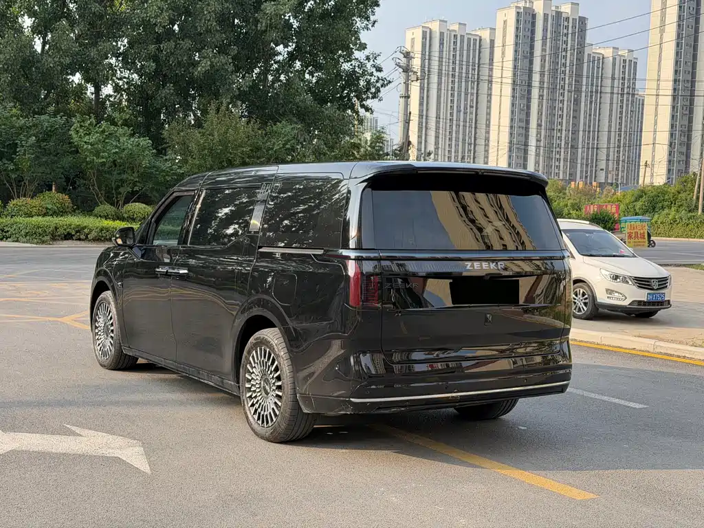 Zeekr 009 2024 мест Executive 108kWh