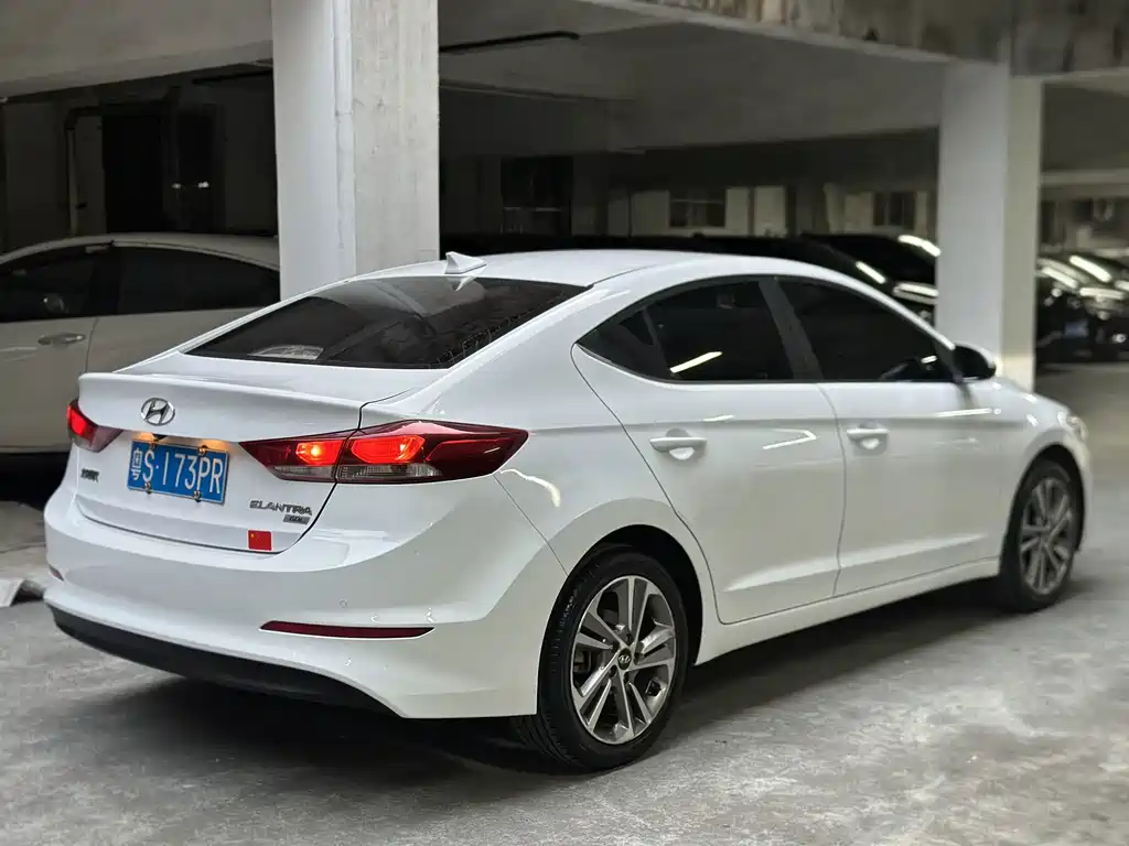 Hyundai Elantra — миниатюра 7