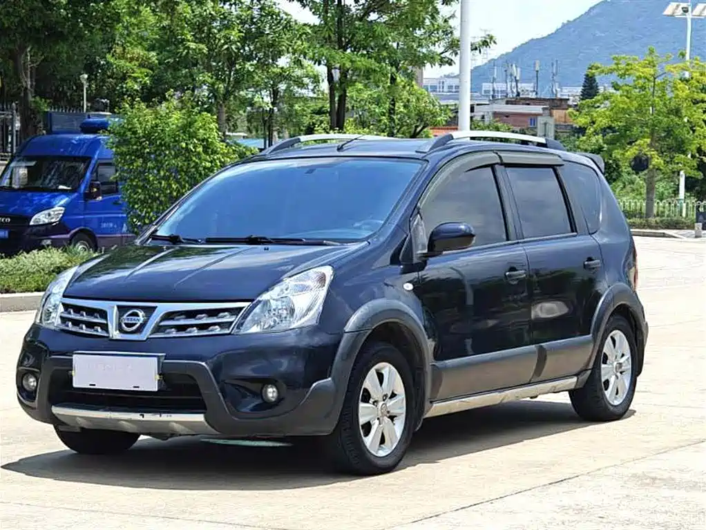 Купить Nissan Livina