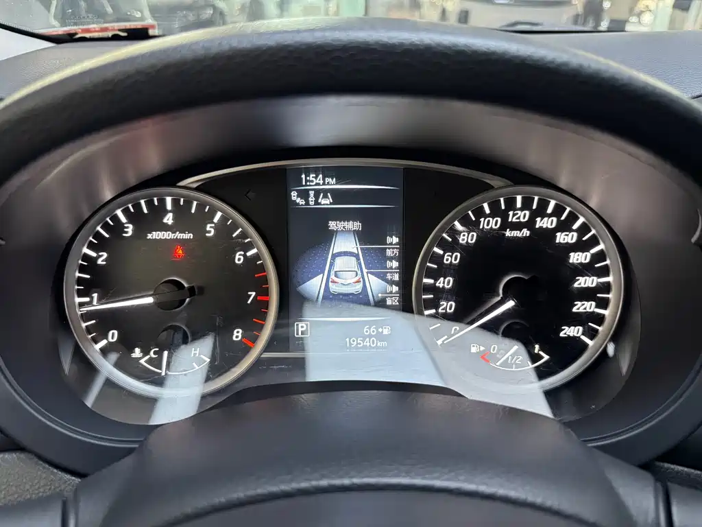 Nissan Tiida — миниатюра 6