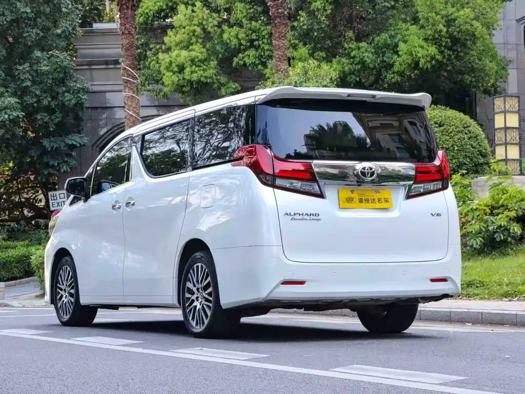 Toyota Alphard — миниатюра 14