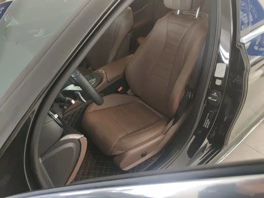 Mercedes-Benz E-Class — миниатюра 11