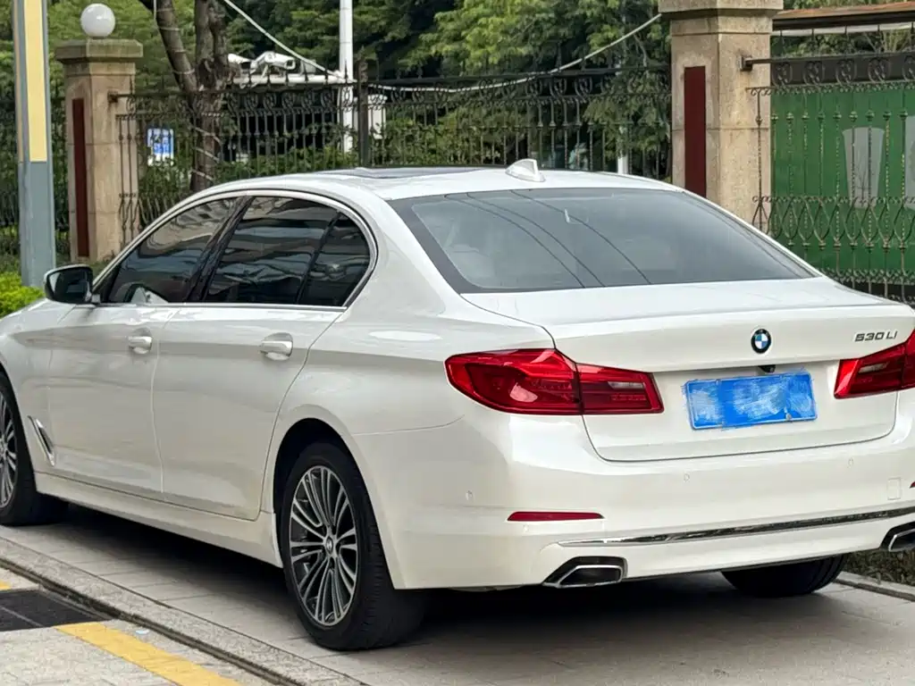 BMW 5 Series — миниатюра 6