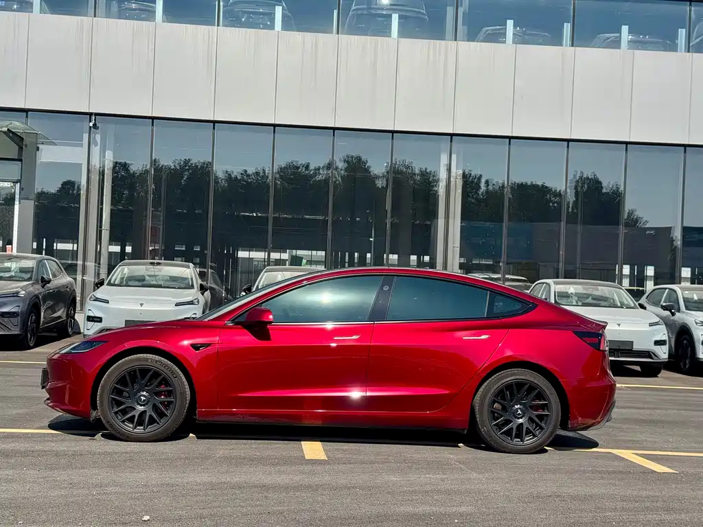 Tesla Model 3 — миниатюра 4