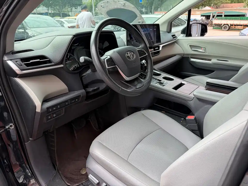 Toyota Granvia — миниатюра 7