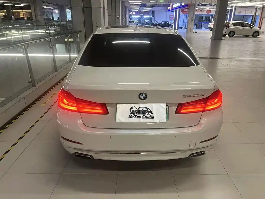 BMW 5 Series New Energy — миниатюра 7