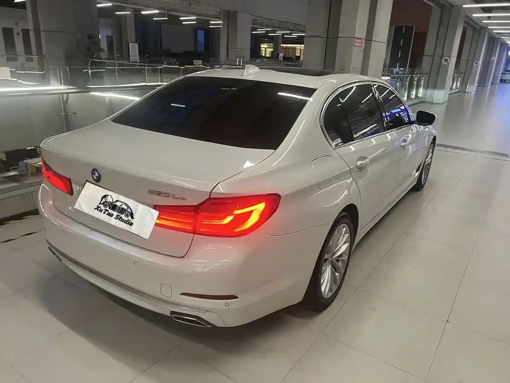 BMW 5 Series New Energy — миниатюра 9