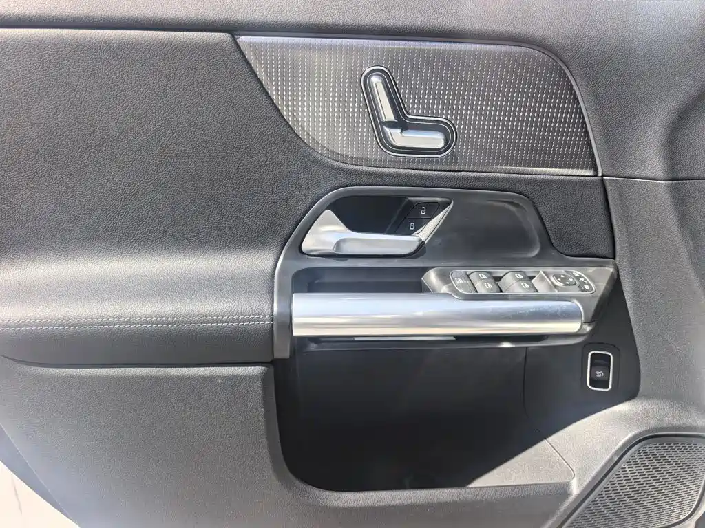 Mercedes-Benz GLA — миниатюра 21