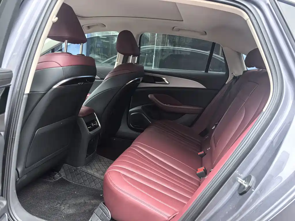 Hongqi Hongqi H5 — миниатюра 10