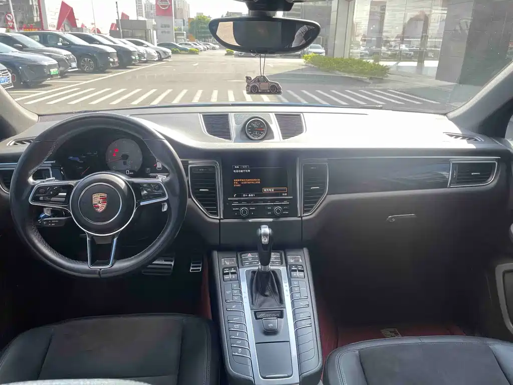 Porsche Macan — миниатюра 8