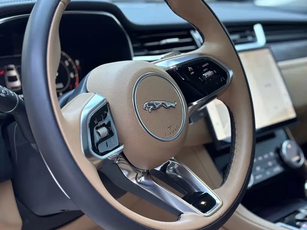 Jaguar XFL — миниатюра 10